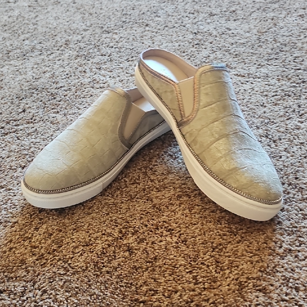 Botkier Women's Slip-On Mules in Light Olive